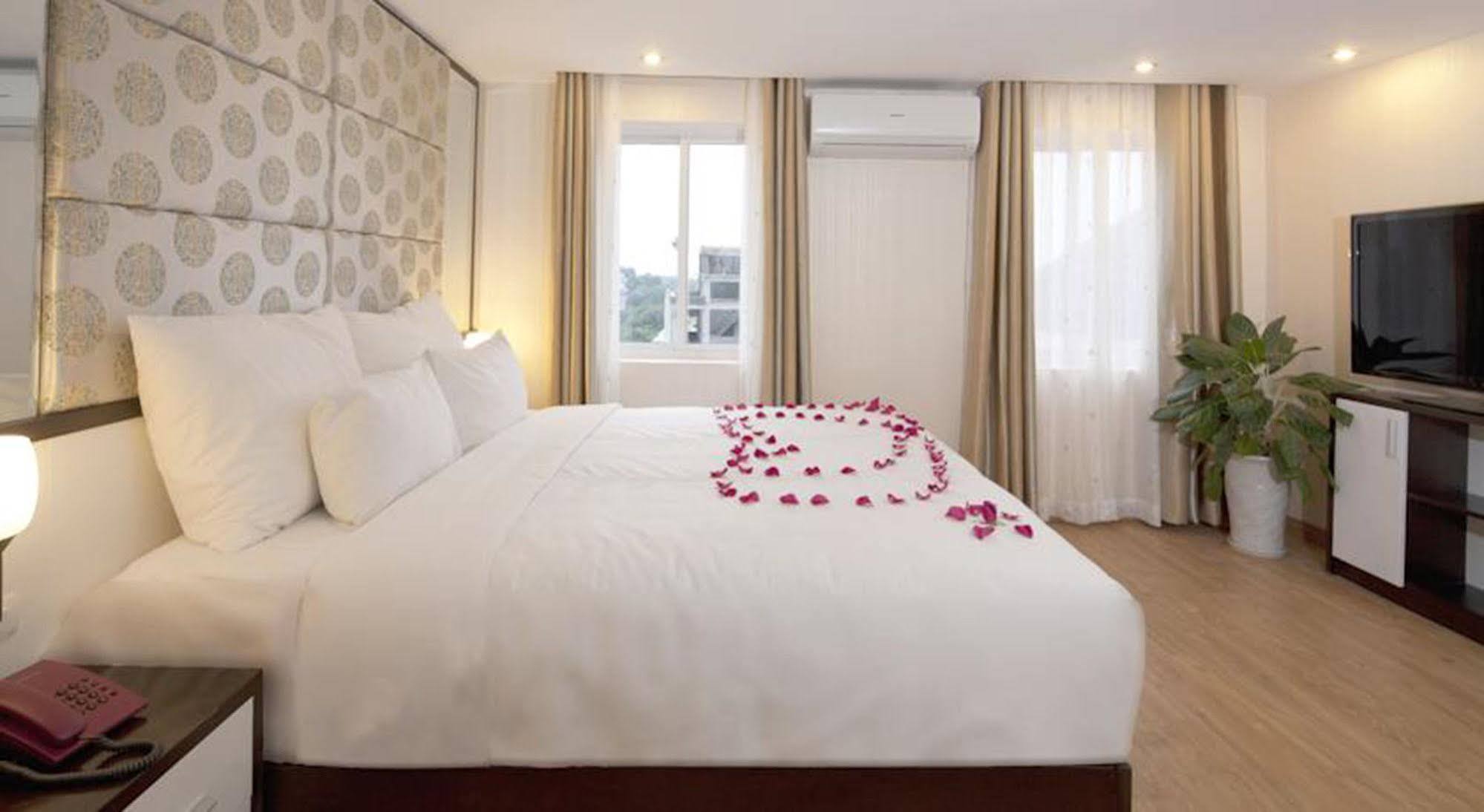 Rising Dragon Hotel 3*