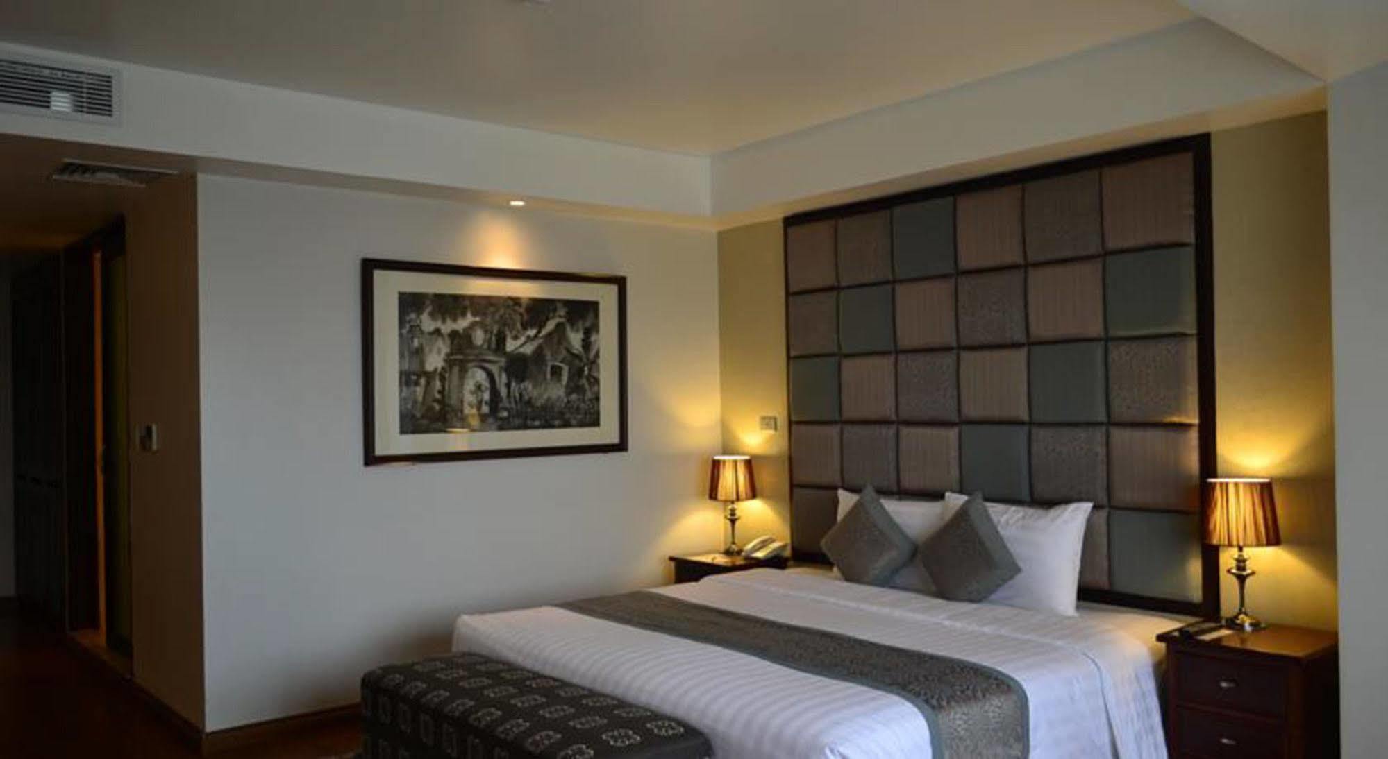 Hotel Rising Dragon 3*