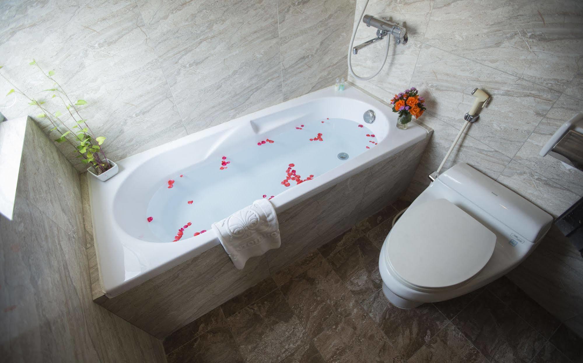 Khách sạn Adamas 3*