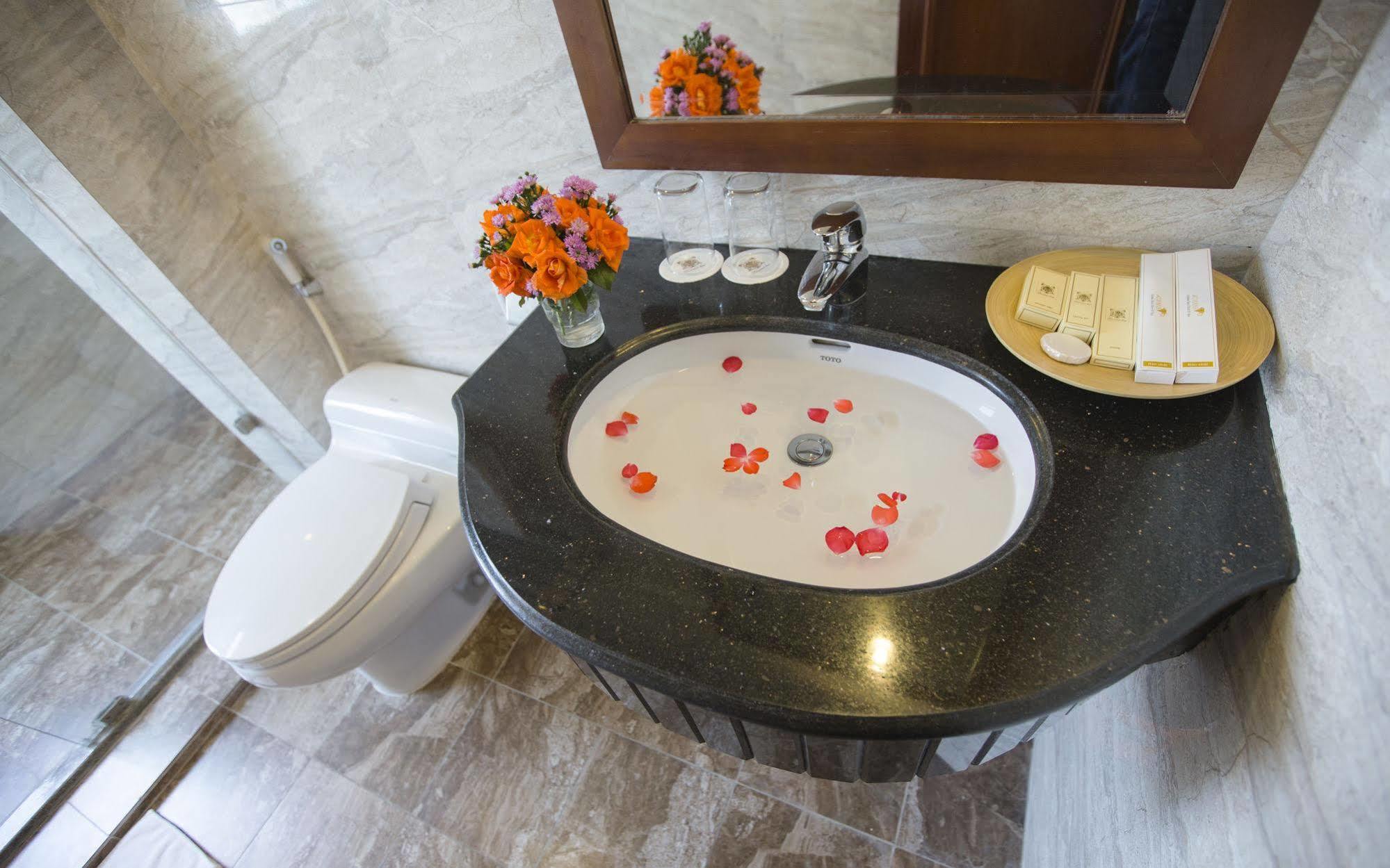 Khách sạn Adamas 3*