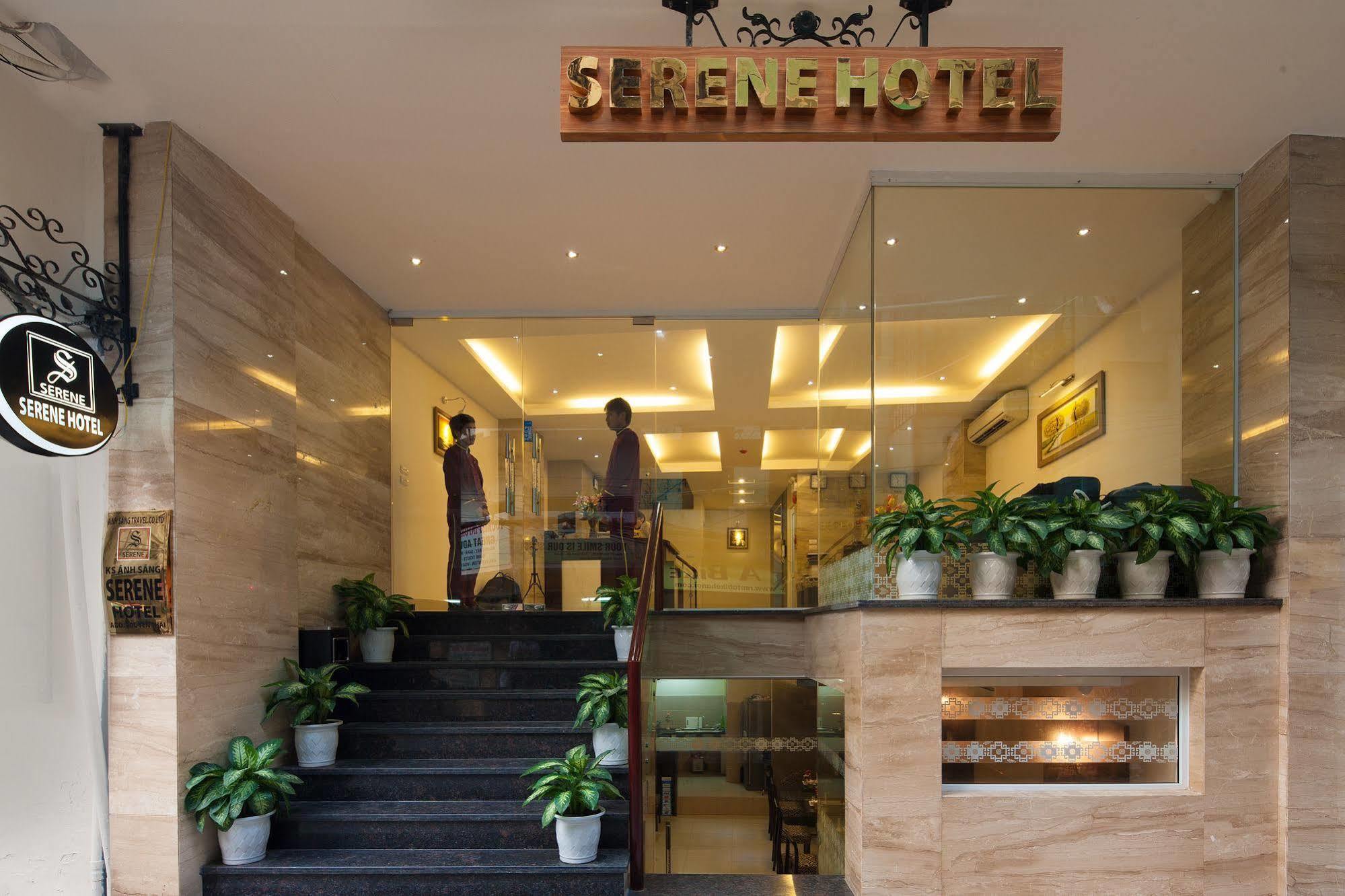 Khách sạn Serene Premier 3*