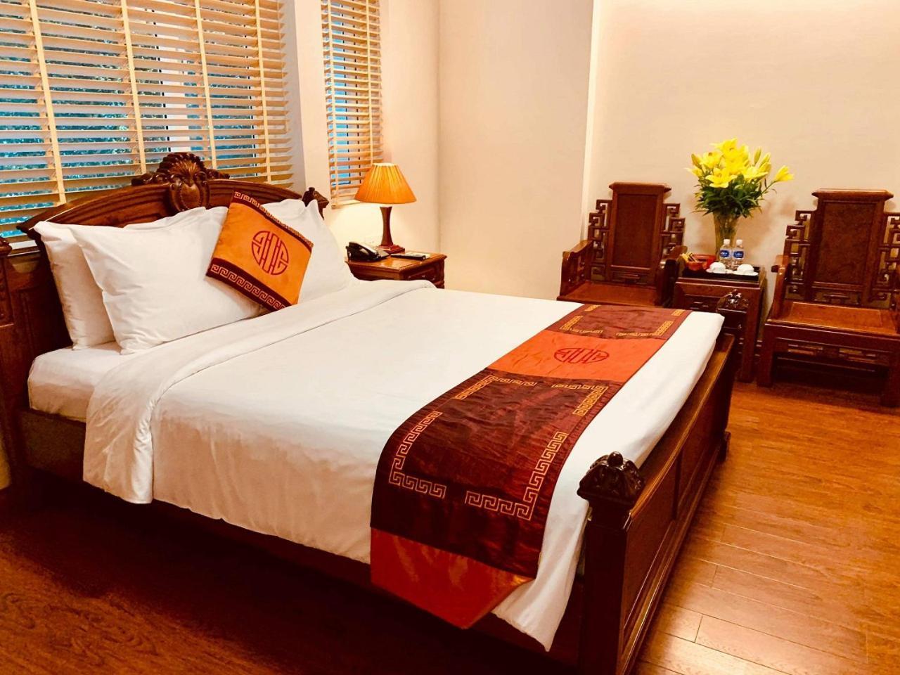 Phoenix Palace Hotel 3*