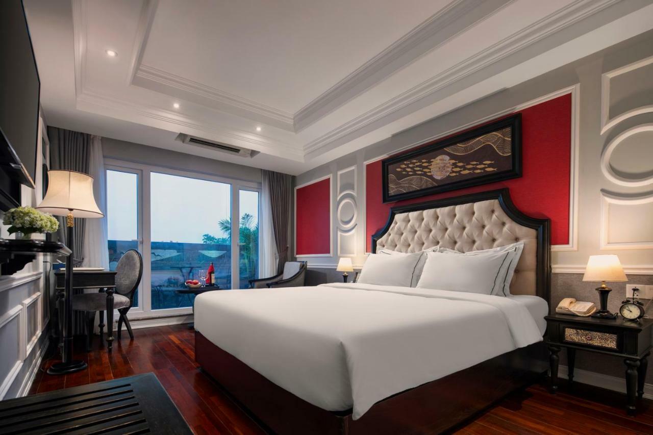 Acoustic & Hotel 4*