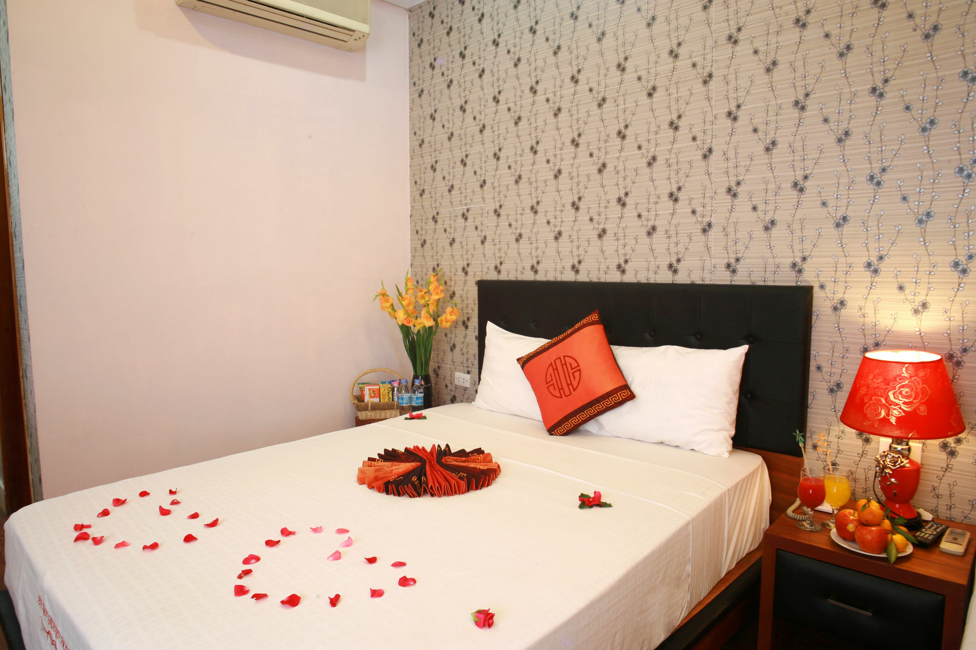 Urban Alley Hotel
