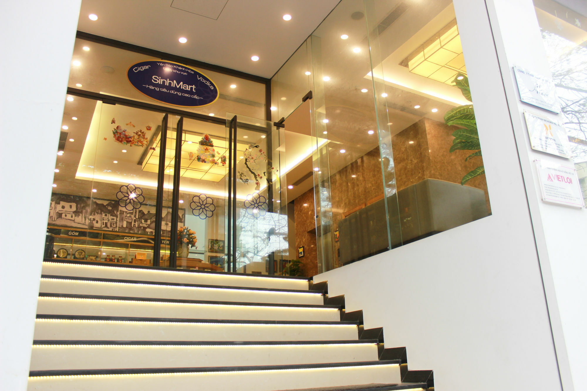 Khách sạn Sinh Plaza