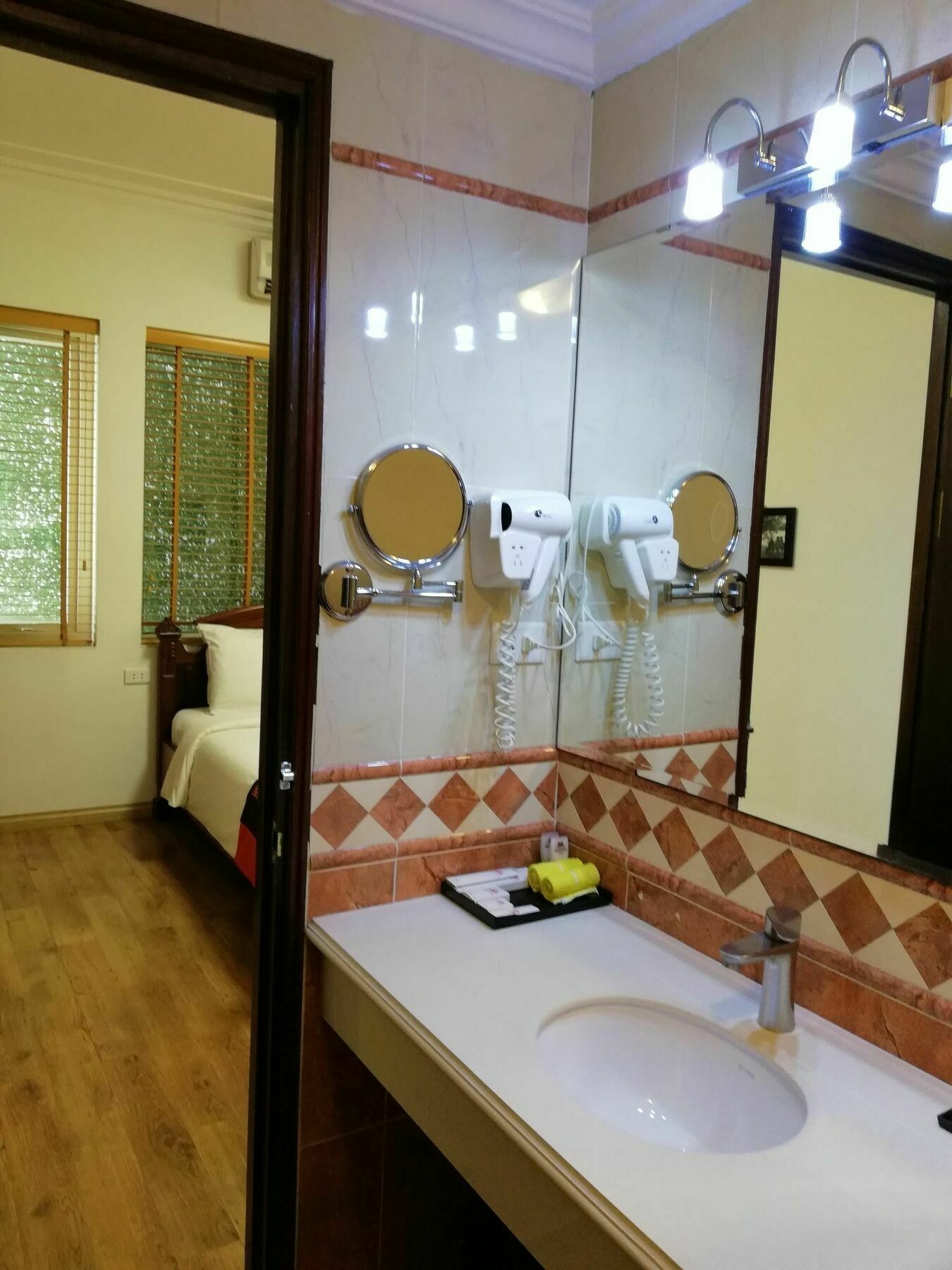 Phoenix Palace Hotel 3*
