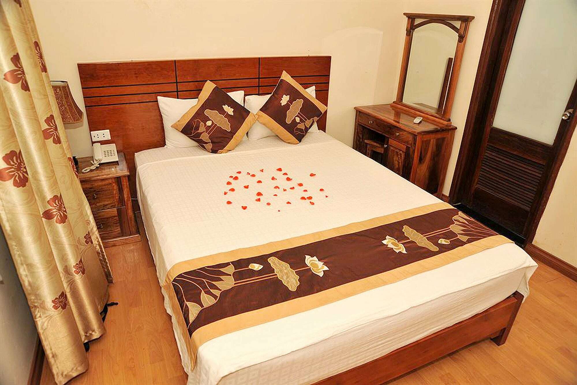 Khách sạn Sunflower & Travel 3*