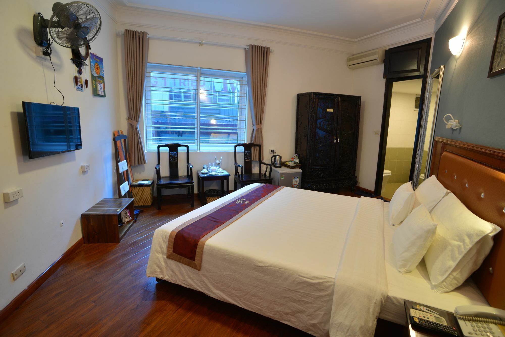 A25 - 96 Ba Trung Hotel 2*