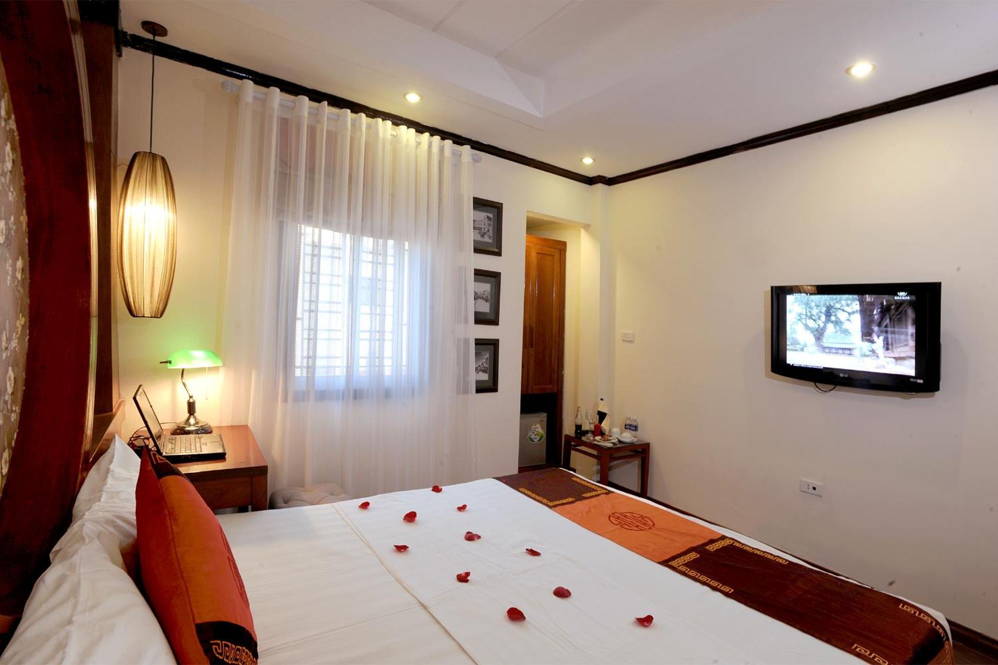 Hotel Sena & Travel - Former Symphony 3*