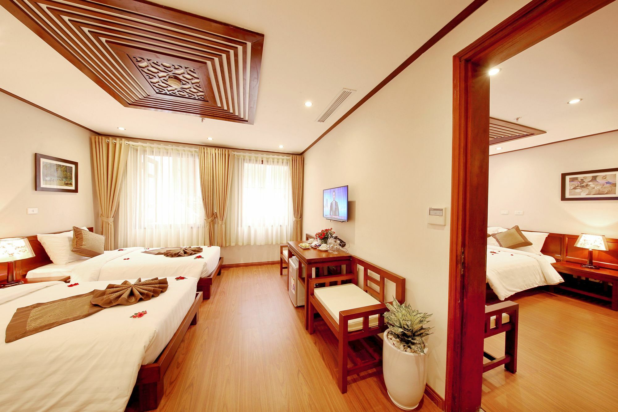 Hotel Nostalgia & Hanoi