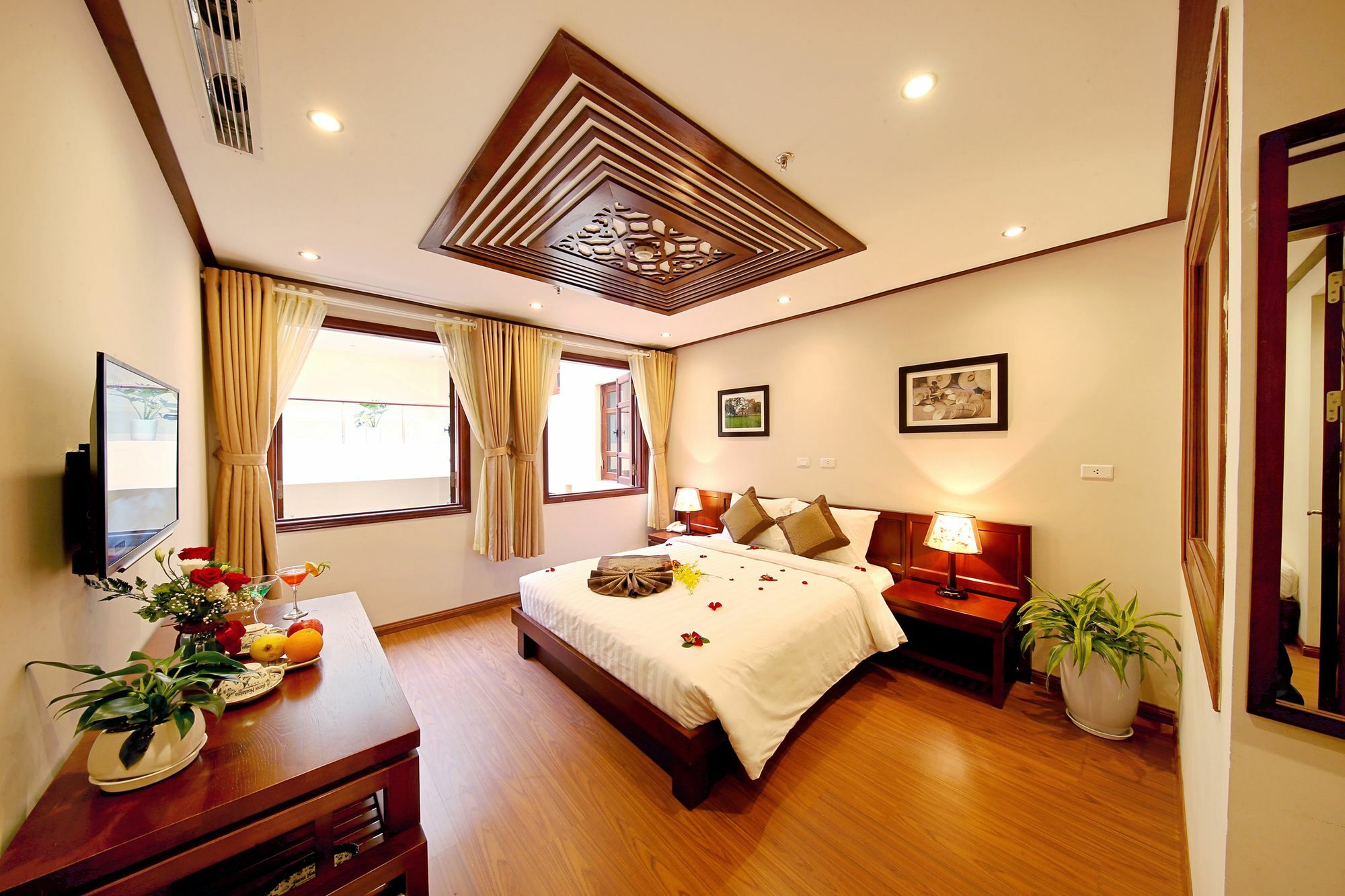 Nostalgia & Hotel Hanoi
