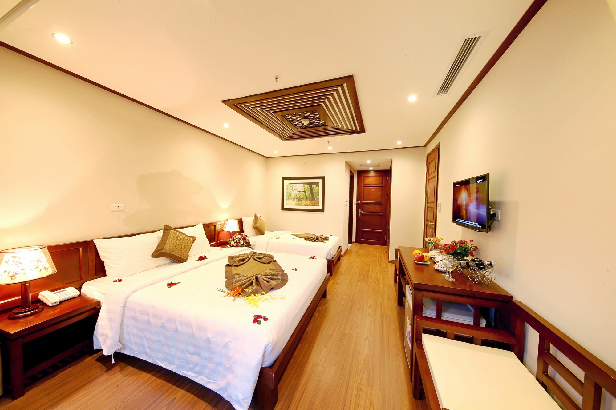 Hotel Nostalgia & Hanoi