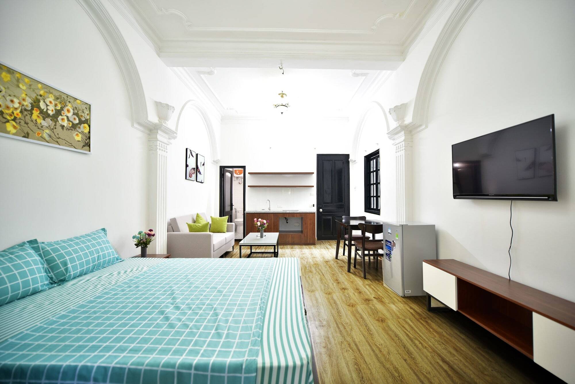 Lily Tay Ho Aparthotel