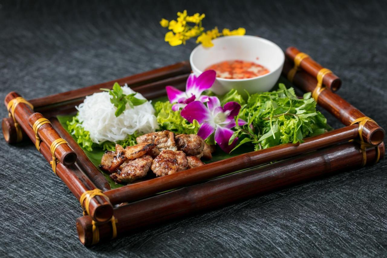 The Q Hanoi